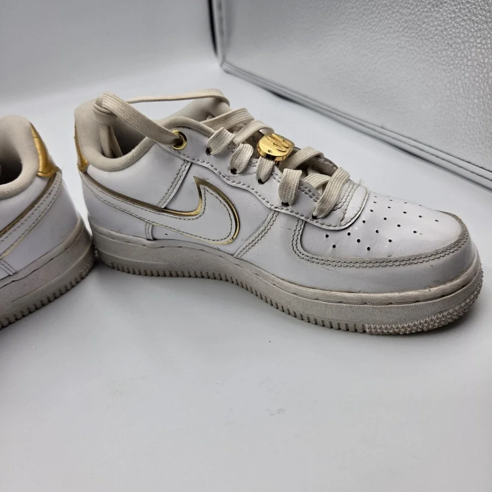 Nike Air Force 1 Low NOLA White / Gold Patent Leather Size 5Y
